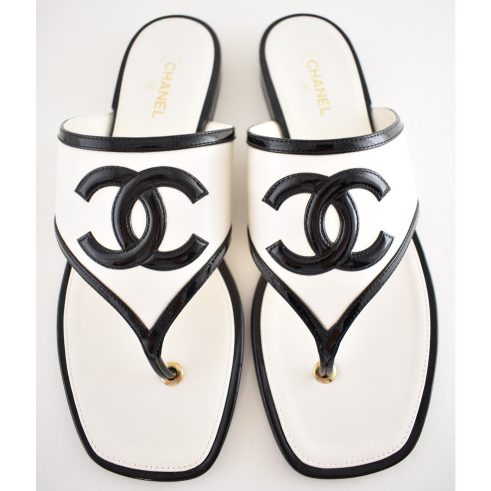 Chanel 26B White Black Patent CC Logo Thong Mule Slide Flip Flop Flat Sandal 42 - Picture 3 of 16